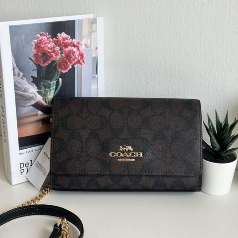 JuzBeauty_JuzBeautyMalaysia_JuzPretty_Authentic_Kbeauty_Malaysia_Skin_Care_Cosmetics_Jbeauty_Health_Care_korean_streetwear_US_Luxury_COACH CP033 Flap Crossbody In Signature Canvas In Brown Black 斜挎包4