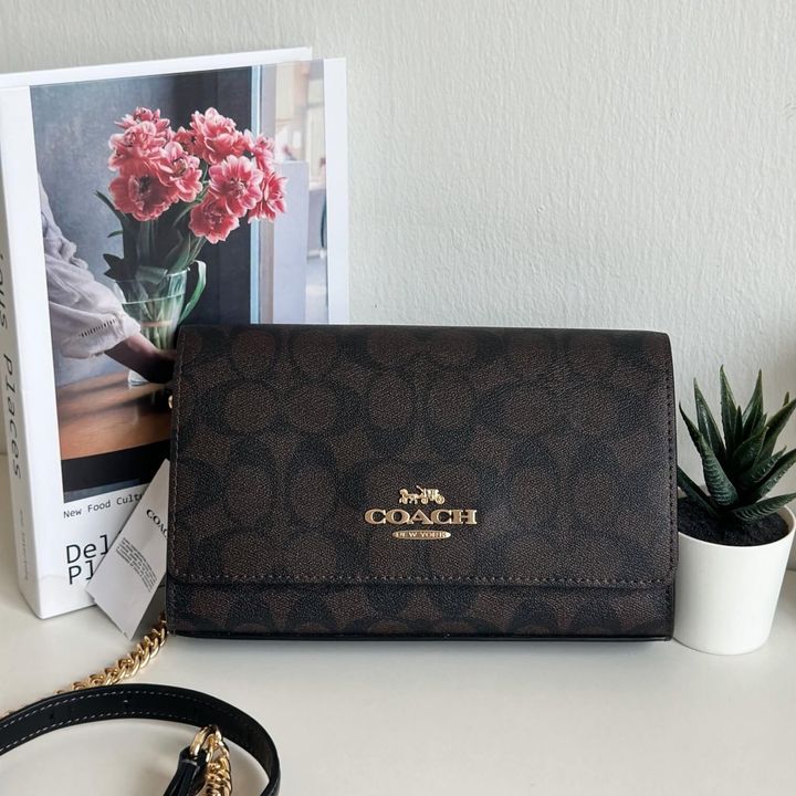 JuzBeauty_JuzBeautyMalaysia_JuzPretty_Authentic_Kbeauty_Malaysia_Skin_Care_Cosmetics_Jbeauty_Health_Care_korean_streetwear_US_Luxury_COACH CP033 Flap Crossbody In Signature Canvas In Brown Black 斜挎包4