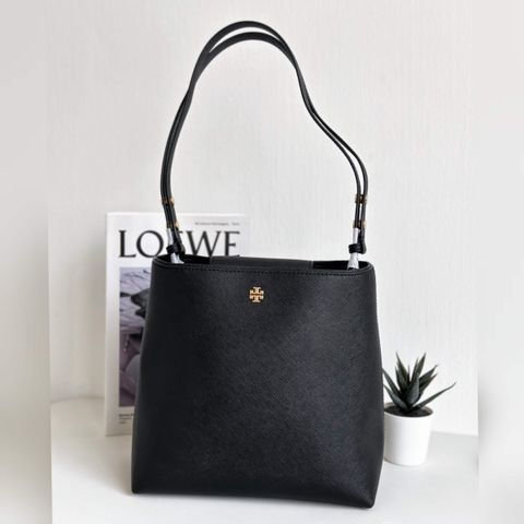 JuzBeauty_JuzBeautyMalaysia_JuzPretty_Authentic_Kbeauty_Malaysia_Skin_Care_Cosmetics_Jbeauty_Health_Care_korean_streetwear_US_Luxury_TORY BURCH 134840 Emerson Bucket Bag In Black 水桶包3