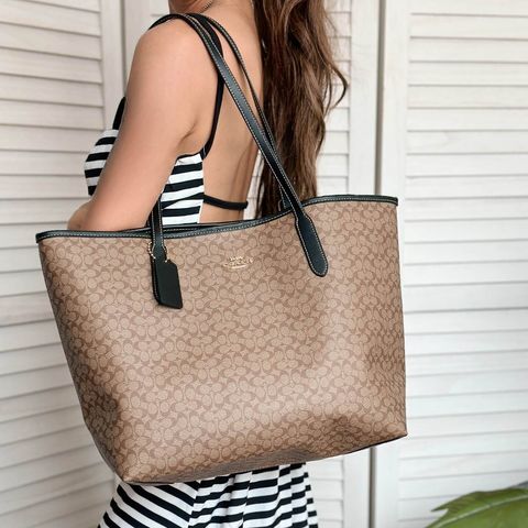 JuzBeauty_JuzBeautyMalaysia_JuzPretty_Authentic_Kbeauty_Malaysia_Skin_Care_Cosmetics_Jbeauty_Health_Care_korean_streetwear_US_Luxury_COACH CJ942 City Tote In Signature Canvas In Khaki Black 托特包1