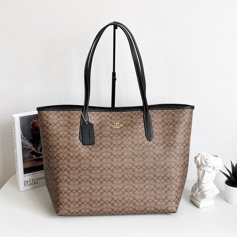 JuzBeauty_JuzBeautyMalaysia_JuzPretty_Authentic_Kbeauty_Malaysia_Skin_Care_Cosmetics_Jbeauty_Health_Care_korean_streetwear_US_Luxury_COACH CJ942 City Tote In Signature Canvas In Khaki Black 托特包3