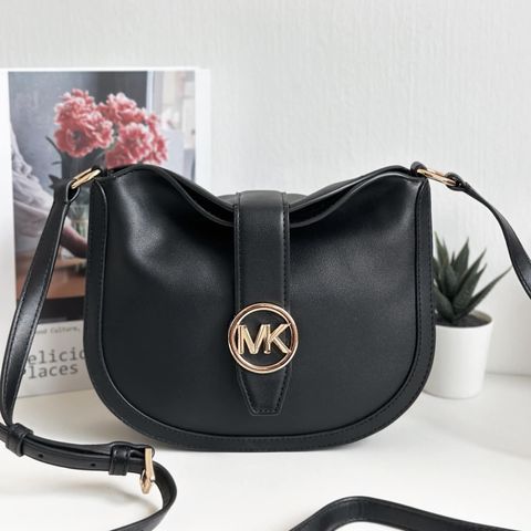 JuzBeauty_JuzBeautyMalaysia_JuzPretty_Authentic_Kbeauty_Malaysia_Skin_Care_Cosmetics_Jbeauty_Health_Care_korean_streetwear_US_Luxury_MICHAEL KORS 35S3G5GC1O Gabby Small Hobo Crossbody Bag In Black 斜挎包3