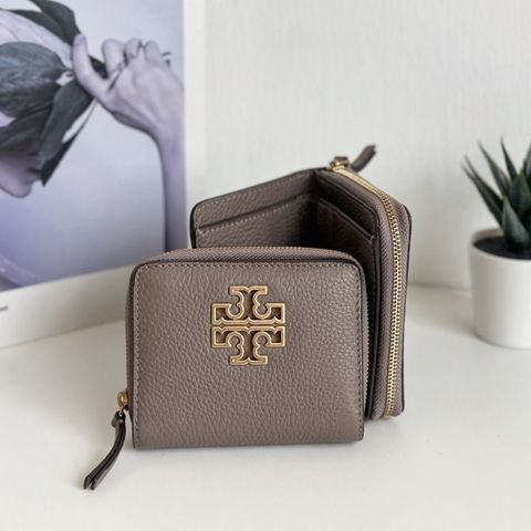 JuzBeauty_JuzBeautyMalaysia_JuzPretty_Authentic_Kbeauty_Malaysia_Skin_Care_Cosmetics_Jbeauty_Health_Care_korean_streetwear_US_Luxury_TORY BURCH 146708 Britten Bi Fold Wallet In Portobello 女款钱包1