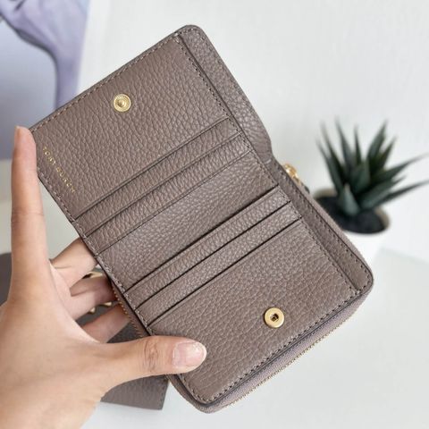 JuzBeauty_JuzBeautyMalaysia_JuzPretty_Authentic_Kbeauty_Malaysia_Skin_Care_Cosmetics_Jbeauty_Health_Care_korean_streetwear_US_Luxury_TORY BURCH 146708 Britten Bi Fold Wallet In Portobello 女款钱包2