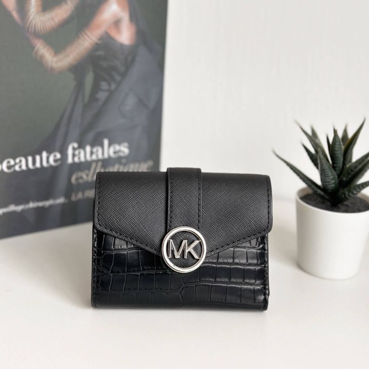 JuzBeauty_JuzBeautyMalaysia_JuzPretty_Authentic_Kbeauty_Malaysia_Skin_Care_Cosmetics_Jbeauty_Health_Care_korean_streetwear_US_Luxury_MICHAEL KORS 35H3SNMF6I Carmen Medium Crocodile Embossed Tri-fold Envelope Wallet In Black 女款钱包2