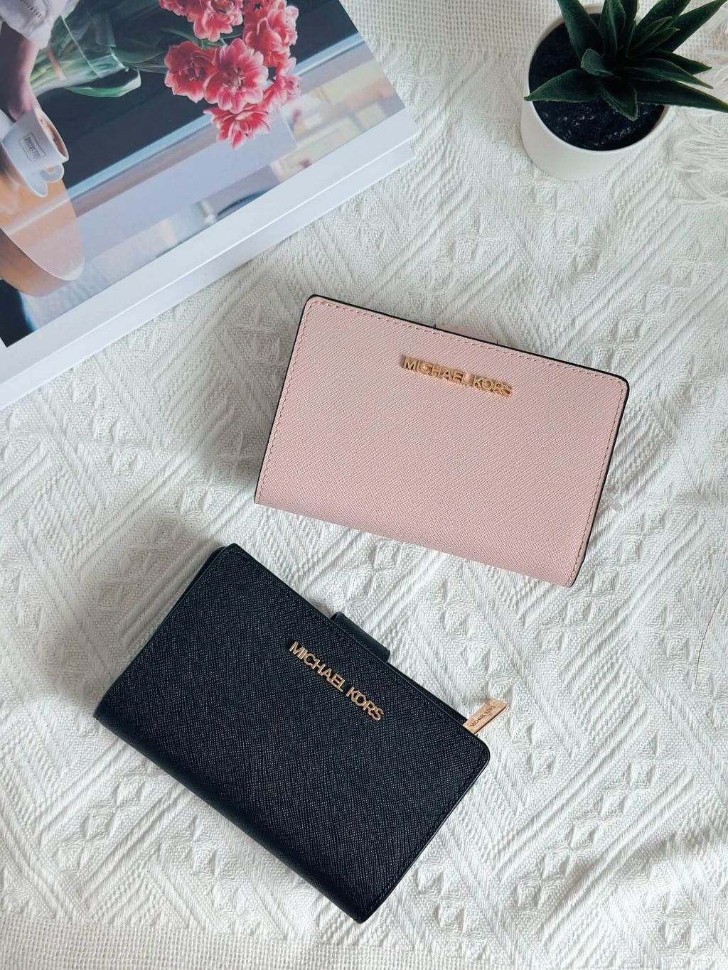 JuzBeauty_JuzBeautyMalaysia_JuzPretty_Authentic_Kbeauty_Malaysia_Skin_Care_Cosmetics_Jbeauty_Health_Care_korean_streetwear_US_Luxury_MICHAEL KORS 35F7GTVF2L Medium Crossgrain Leather Wallet In Powder Blush 女款钱包6.jpg