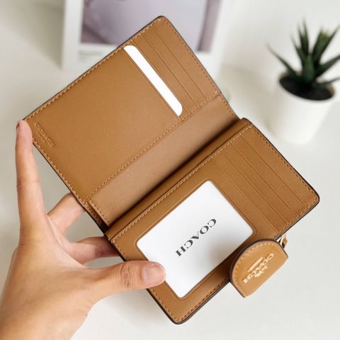 JuzBeauty_JuzBeautyMalaysia_JuzPretty_Authentic_Kbeauty_Malaysia_Skin_Care_Cosmetics_Jbeauty_Health_Care_korean_streetwear_US_Luxury_COACH C0082 Sig Medium Corner Zip In Lt Khaki Lt Saddle 女款钱包2