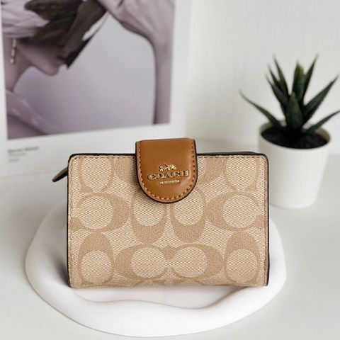 JuzBeauty_JuzBeautyMalaysia_JuzPretty_Authentic_Kbeauty_Malaysia_Skin_Care_Cosmetics_Jbeauty_Health_Care_korean_streetwear_US_Luxury_COACH C0082 Sig Medium Corner Zip In Lt Khaki Lt Saddle 女款钱包3