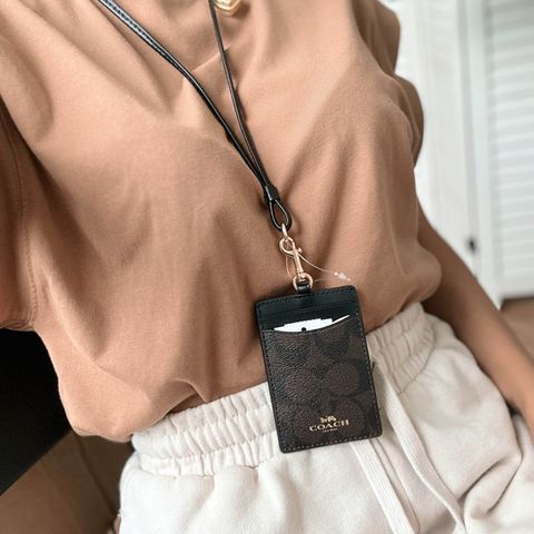 JuzBeauty_JuzBeautyMalaysia_JuzPretty_Authentic_Kbeauty_Malaysia_Skin_Care_Cosmetics_Jbeauty_Health_Care_korean_streetwear_US_Luxury_COACH F63274 ID Lanyard In Signature Canvas In Dark Brown 挂绳2