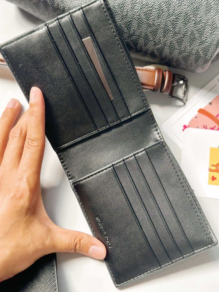 JuzBeauty_JuzBeautyMalaysia_JuzPretty_Authentic_Kbeauty_Malaysia_Skin_Care_Cosmetics_Jbeauty_Health_Care_korean_streetwear_US_Luxury_MICHAEL KORS 36U9LHRF6L Billfold Wallet with Passcase 男士钱包 卡包3.jpg