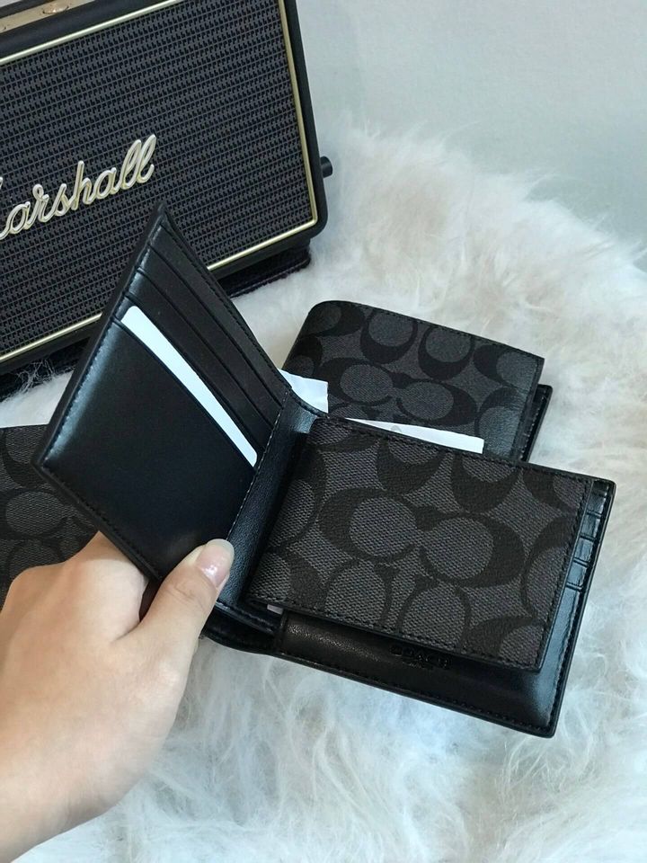 JuzBeauty_JuzBeautyMalaysia_JuzPretty_Authentic_Kbeauty_Malaysia_Skin_Care_Cosmetics_Jbeauty_Health_Care_korean_streetwear_US_Luxury_COACH F74993 Compact Id Wallet In Signature Canvas 男士钱包 卡包1.jpg