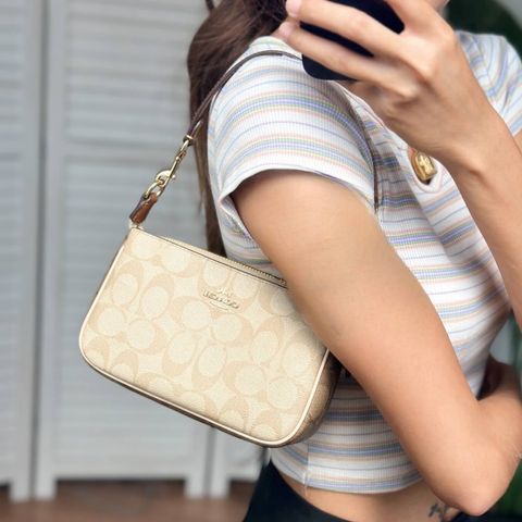 JuzBeauty_JuzBeautyMalaysia_JuzPretty_Authentic_Kbeauty_Malaysia_Skin_Care_Cosmetics_Jbeauty_Health_Care_korean_streetwear_US_Luxury_COACH CS444 Nolita 19 In Blocked Signature Canvas In Light Khaki Ivory Multi 麻将包1