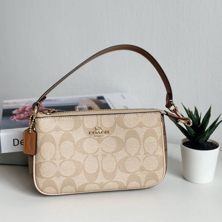 JuzBeauty_JuzBeautyMalaysia_JuzPretty_Authentic_Kbeauty_Malaysia_Skin_Care_Cosmetics_Jbeauty_Health_Care_korean_streetwear_US_Luxury_COACH CS444 Nolita 19 In Blocked Signature Canvas In Light Khaki Ivory Multi 麻将包4