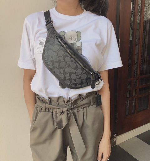 JuzBeauty_JuzBeautyMalaysia_JuzPretty_Authentic_Kbeauty_Malaysia_Skin_Care_Cosmetics_Jbeauty_Health_Care_korean_streetwear_US_Luxury_COACH CJ707 Warren Mini Belt Bag In Signature Canvas In Charcoal 男士胸包6.jpg