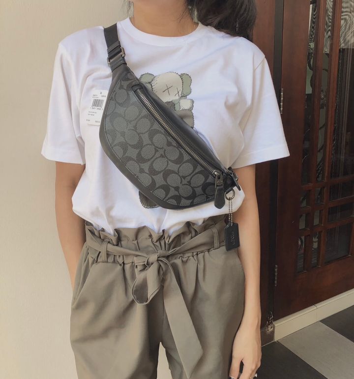 JuzBeauty_JuzBeautyMalaysia_JuzPretty_Authentic_Kbeauty_Malaysia_Skin_Care_Cosmetics_Jbeauty_Health_Care_korean_streetwear_US_Luxury_COACH CJ707 Warren Mini Belt Bag In Signature Canvas In Charcoal 男士胸包6.jpg