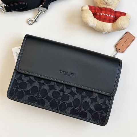 JuzBeauty_JuzBeautyMalaysia_JuzPretty_Authentic_Kbeauty_Malaysia_Skin_Care_Cosmetics_Jbeauty_Health_Care_korean_streetwear_US_Luxury_COACH CQ148 Turner Flap Crossbody In Signature Denim 男士斜挎包3