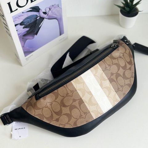 JuzBeauty_JuzBeautyMalaysia_JuzPretty_Authentic_Kbeauty_Malaysia_Skin_Care_Cosmetics_Jbeauty_Health_Care_korean_streetwear_US_Luxury_COACH CQ038 Warren Belt Bag In Blocked Signature Canvas With Varsity Stripe In Khaki Multi 男士胸包1