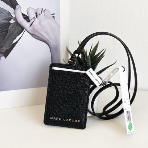 JuzBeauty_JuzBeautyMalaysia_JuzPretty_Authentic_Kbeauty_Malaysia_Skin_Care_Cosmetics_Jbeauty_Health_Care_korean_streetwear_US_Luxury_MARC JACOBS M0016992-001 Lanyard ID Holder In Black 挂绳3