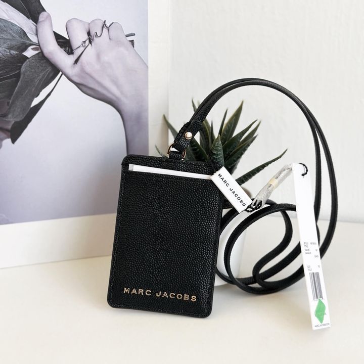 JuzBeauty_JuzBeautyMalaysia_JuzPretty_Authentic_Kbeauty_Malaysia_Skin_Care_Cosmetics_Jbeauty_Health_Care_korean_streetwear_US_Luxury_MARC JACOBS M0016992-001 Lanyard ID Holder In Black 挂绳3