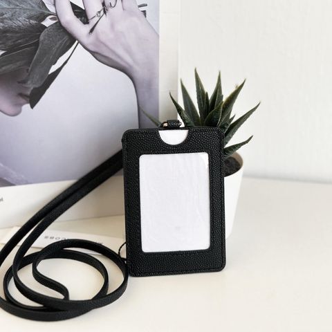 JuzBeauty_JuzBeautyMalaysia_JuzPretty_Authentic_Kbeauty_Malaysia_Skin_Care_Cosmetics_Jbeauty_Health_Care_korean_streetwear_US_Luxury_MARC JACOBS M0016992-001 Lanyard ID Holder In Black 挂绳2