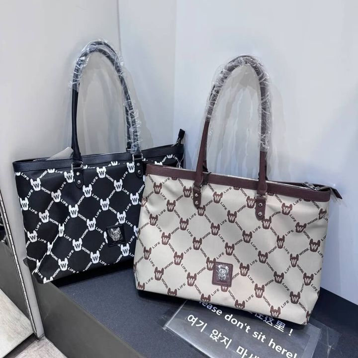 JuzBeauty-JuzBeautyMalaysia-JuzPretty-Authentic-Kbeauty-Malaysia-Skin-Care-Cosmetics-Jbeauty-Health-Care-korean-streetwear-LIFEWORK Big Radogram Jagard Shoulder Bag 托特包 LW245BG4021