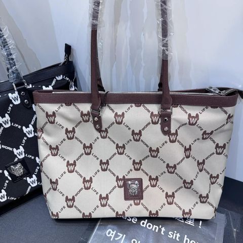 JuzBeauty-JuzBeautyMalaysia-JuzPretty-Authentic-Kbeauty-Malaysia-Skin-Care-Cosmetics-Jbeauty-Health-Care-korean-streetwear-LIFEWORK Big Radogram Jagard Shoulder Bag 托特包 LW245BG4023