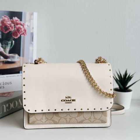 JuzBeauty_JuzBeautyMalaysia_JuzPretty_Authentic_Kbeauty_Malaysia_Skin_Care_Cosmetics_Jbeauty_Health_Care_korean_streetwear_US_Luxury_COACH 90400 Klare Crossbody Sig Canvas With Rivets In Light Khaki Multi 风琴斜挎包3