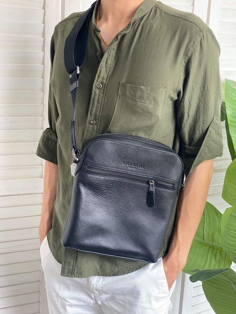JuzBeauty_JuzBeautyMalaysia_JuzPretty_Authentic_Kbeauty_Malaysia_Skin_Care_Cosmetics_Jbeauty_Health_Care_korean_streetwear_US_Luxury_COACH 4011 Houston Flight Bag In Black 男士斜挎包2.jpg