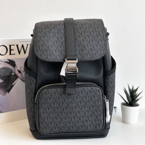 JuzBeauty_JuzBeautyMalaysia_JuzPretty_Authentic_Kbeauty_Malaysia_Skin_Care_Cosmetics_Jbeauty_Health_Care_korean_streetwear_US_Luxury_MICHAEL KORS 37S3LCOC2B Cooper Sporty Sling Pack Backpack In Black 男款胸包1