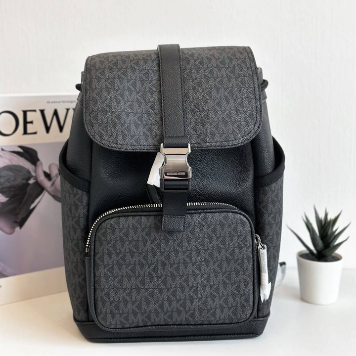 JuzBeauty_JuzBeautyMalaysia_JuzPretty_Authentic_Kbeauty_Malaysia_Skin_Care_Cosmetics_Jbeauty_Health_Care_korean_streetwear_US_Luxury_MICHAEL KORS 37S3LCOC2B Cooper Sporty Sling Pack Backpack In Black 男款胸包1