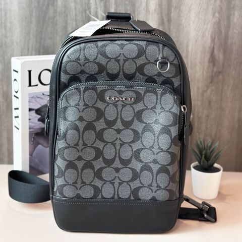 JuzBeauty_JuzBeautyMalaysia_JuzPretty_Authentic_Kbeauty_Malaysia_Skin_Care_Cosmetics_Jbeauty_Health_Care_korean_streetwear_US_Luxury_COACH C2932 Graham Pack In Signature Canvas In Charcoal Black 男款胸包3