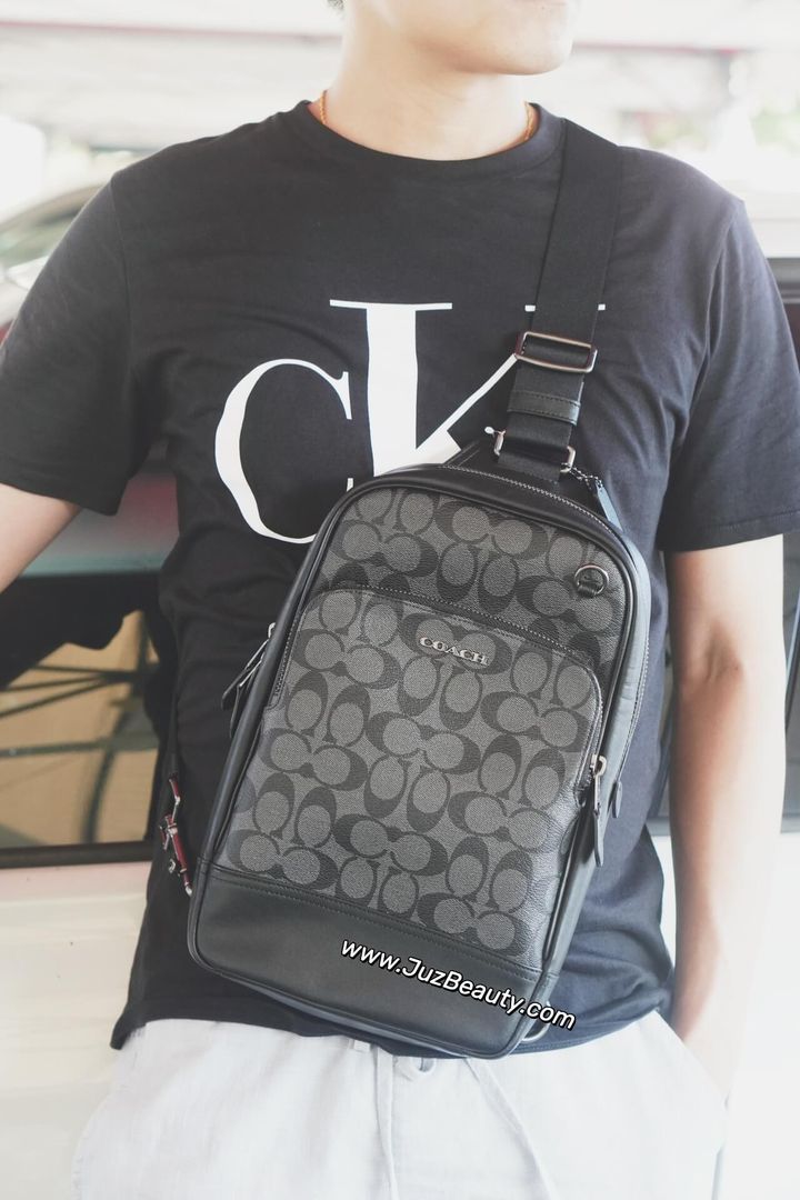 JuzBeauty_JuzBeautyMalaysia_JuzPretty_Authentic_Kbeauty_Malaysia_Skin_Care_Cosmetics_Jbeauty_Health_Care_korean_streetwear_US_Luxury_COACH C2932 Graham Pack In Signature Canvas In Charcoal Black 男款胸包1