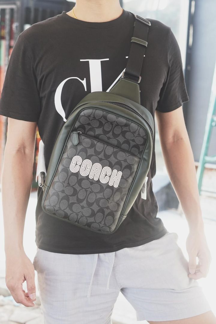 JuzBeauty_JuzBeautyMalaysia_JuzPretty_Authentic_Kbeauty_Malaysia_Skin_Care_Cosmetics_Jbeauty_Health_Care_korean_streetwear_US_Luxury_COACH CE522 Westway Pack In Colorblock Signature Canvas In Charcoal Amazon Green 男款胸包2