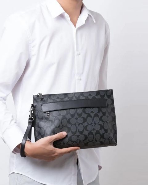 JuzBeauty_JuzBeautyMalaysia_JuzPretty_Authentic_Kbeauty_Malaysia_Skin_Care_Cosmetics_Jbeauty_Health_Care_korean_streetwear_US_Luxury_COACH F29508 Carryall Pouch In Signature Canvas In Charcoal Black 男款手拿包4.jpg