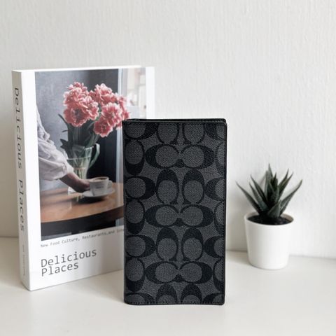JuzBeauty_JuzBeautyMalaysia_JuzPretty_Authentic_Kbeauty_Malaysia_Skin_Care_Cosmetics_Jbeauty_Health_Care_korean_streetwear_US_Luxury_COACH 91663 Slim Passport Wallet In Signature Canvas 男款长夹1