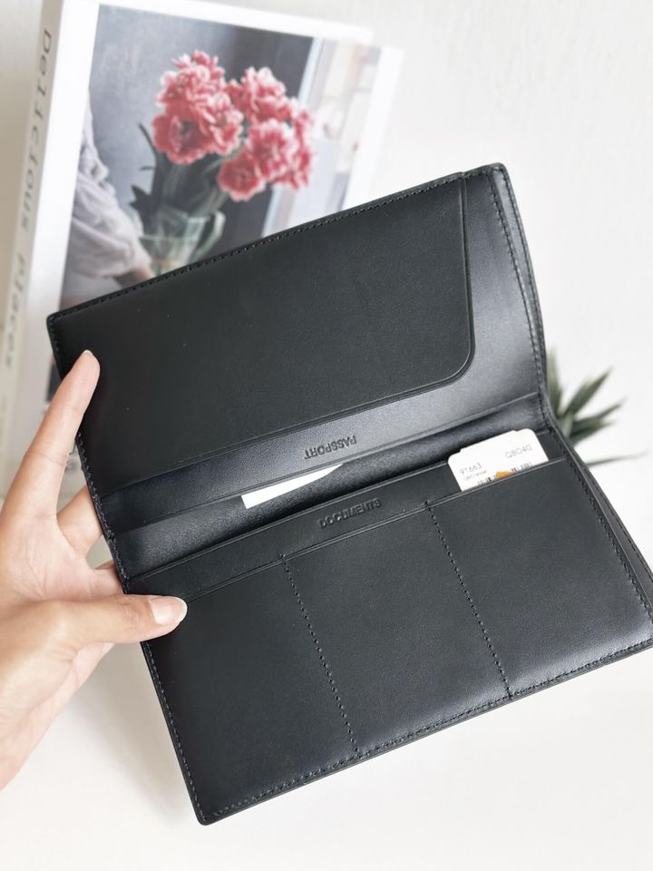 JuzBeauty_JuzBeautyMalaysia_JuzPretty_Authentic_Kbeauty_Malaysia_Skin_Care_Cosmetics_Jbeauty_Health_Care_korean_streetwear_US_Luxury_COACH 91663 Slim Passport Wallet In Signature Canvas 男款长夹3.jpg