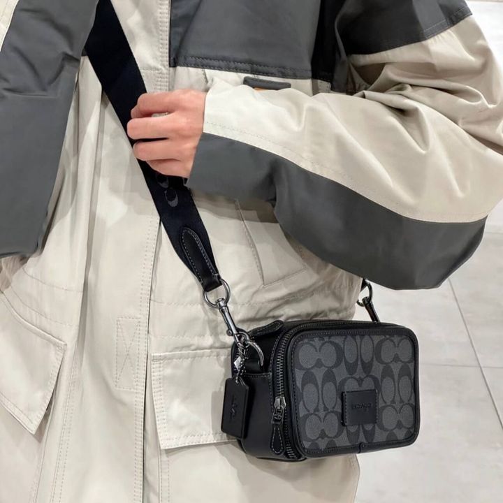 JuzBeauty_JuzBeautyMalaysia_JuzPretty_Authentic_Kbeauty_Malaysia_Skin_Care_Cosmetics_Jbeauty_Health_Care_korean_streetwear_US_Luxury_COACH CM109 Wyatt Crossbody In Signature Canvas In Charcoal Black 男款相机包2