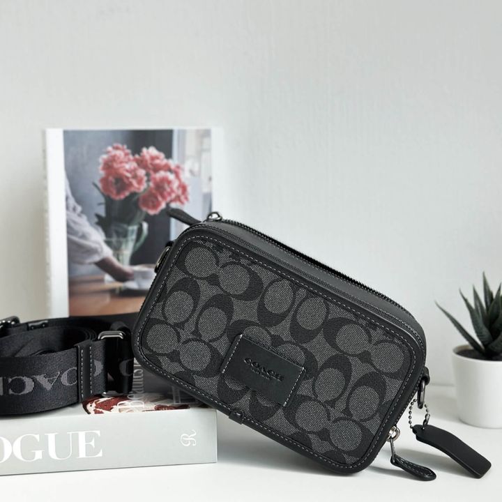 JuzBeauty_JuzBeautyMalaysia_JuzPretty_Authentic_Kbeauty_Malaysia_Skin_Care_Cosmetics_Jbeauty_Health_Care_korean_streetwear_US_Luxury_COACH CM109 Wyatt Crossbody In Signature Canvas In Charcoal Black 男款相机包1
