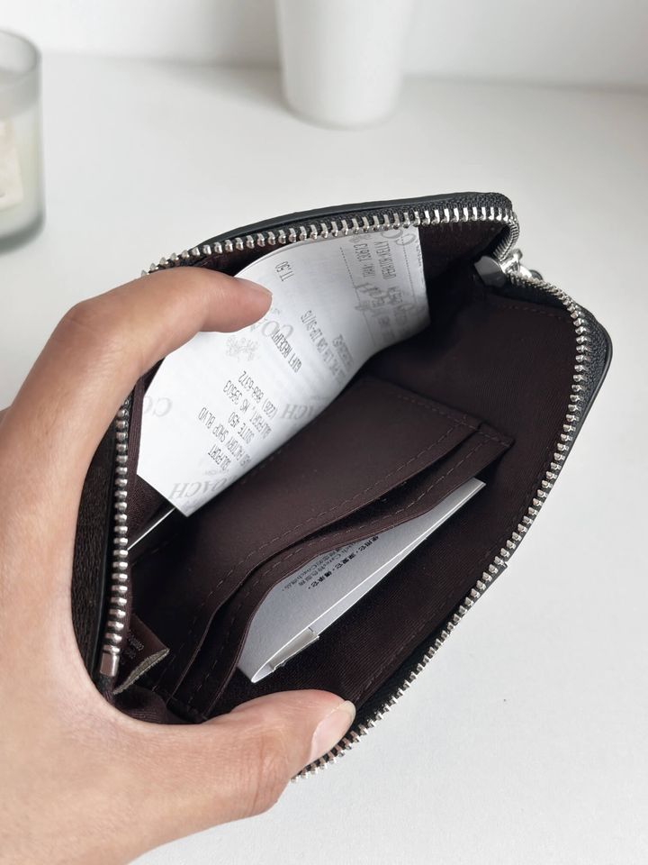 JuzBeauty_JuzBeautyMalaysia_JuzPretty_Authentic_Kbeauty_Malaysia_Skin_Care_Cosmetics_Jbeauty_Health_Care_korean_streetwear_US_Luxury_COACH CS602 Corner Zip Wristlet In Signature Canvas In Sv Graphite Black 手拿包2.jpg