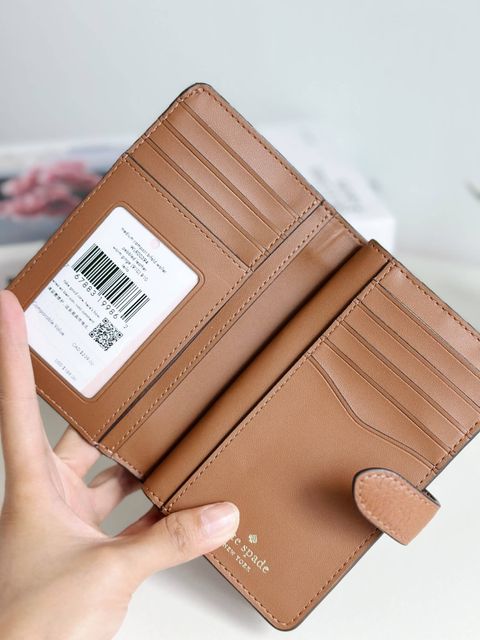 JuzBeauty_JuzBeautyMalaysia_JuzPretty_Authentic_Kbeauty_Malaysia_Skin_Care_Cosmetics_Jbeauty_Health_Care_korean_streetwear_US_Luxury_KATE SPADE WLR00394 Leila Medium Compartment Bifold Wallet Brown 女款钱包4.jpg