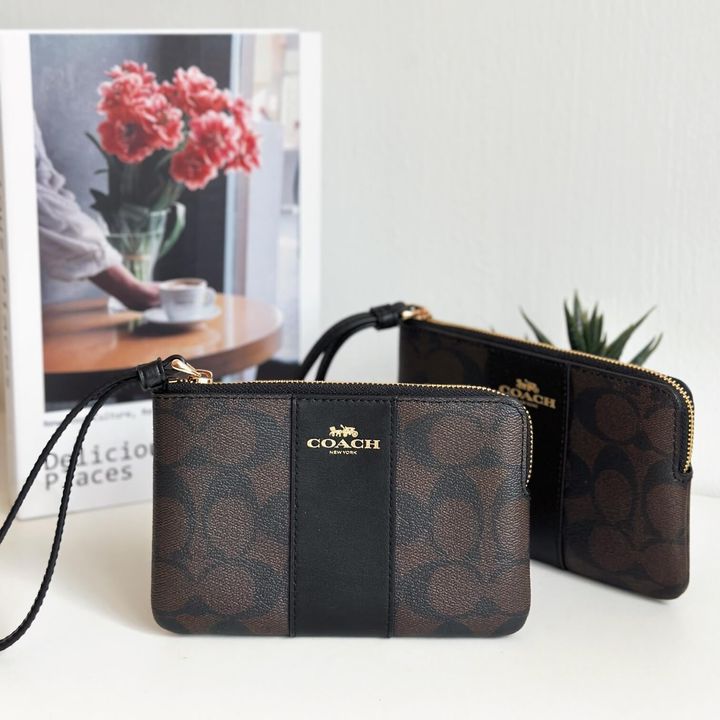 JuzBeauty_JuzBeautyMalaysia_JuzPretty_Authentic_Kbeauty_Malaysia_Skin_Care_Cosmetics_Jbeauty_Health_Care_korean_streetwear_US_Luxury_COACH F58035 Corner Zip Wristlet In Signature Canvas Brown Black 手拿包2