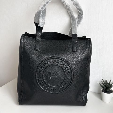 JuzBeauty_JuzBeautyMalaysia_JuzPretty_Authentic_Kbeauty_Malaysia_Skin_Care_Cosmetics_Jbeauty_Health_Care_korean_streetwear_US_Luxury_MARC JACOBS H051L01FA21-001 Signature Leather Tote Bag In Black 托特包1