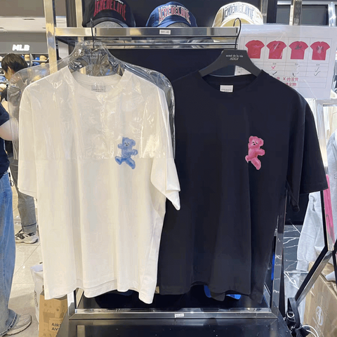 JuzBeauty-JuzBeautyMalaysia-JuzPretty-Authentic-Kbeauty-Malaysia-Skin-Care-Cosmetics-Jbeauty-Health-Care-korean-streetwear-ADLV Crayon Three Bear Artwork Short Sleeve T-Shirt 上衣2