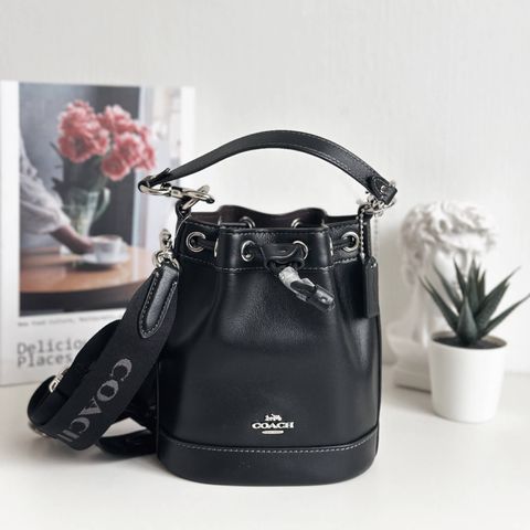 JuzBeauty_JuzBeautyMalaysia_JuzPretty_Authentic_Kbeauty_Malaysia_Skin_Care_Cosmetics_Jbeauty_Health_Care_korean_streetwear_US_Luxury_COACH CR144 Mini Bucket Bag In Black 水桶包3