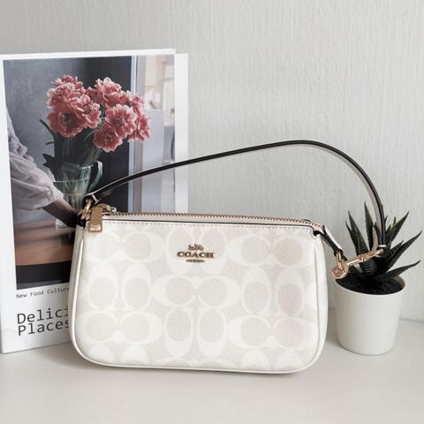 JuzBeauty_JuzBeautyMalaysia_JuzPretty_Authentic_Kbeauty_Malaysia_Skin_Care_Cosmetics_Jbeauty_Health_Care_korean_streetwear_US_Luxury_COACH CS442 Nolita 19 Signature Canvas In Glacier White 麻将包4