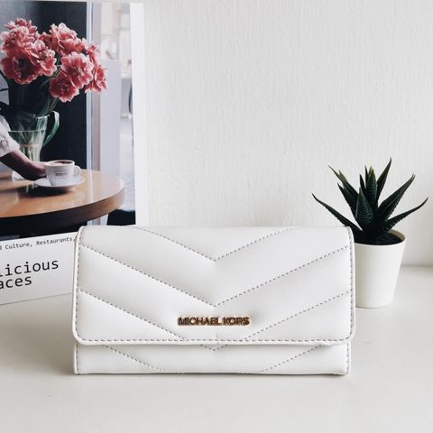 JuzBeauty_JuzBeautyMalaysia_JuzPretty_Authentic_Kbeauty_Malaysia_Skin_Care_Cosmetics_Jbeauty_Health_Care_korean_streetwear_US_Luxury_MICHAEL KORS 35R4GTVF9V Jet Set Travel Soft Quilted Leather Large Trifold Wallet In White 长钱包2