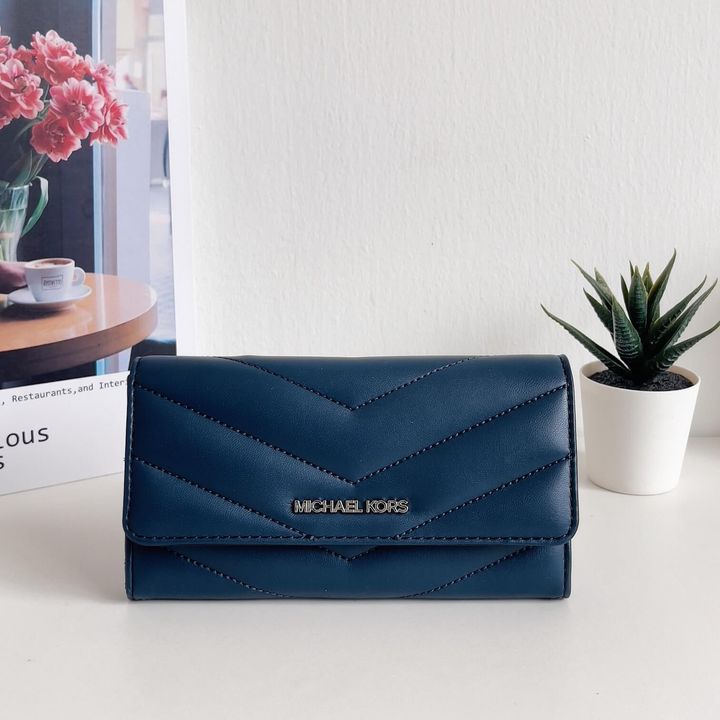 JuzBeauty_JuzBeautyMalaysia_JuzPretty_Authentic_Kbeauty_Malaysia_Skin_Care_Cosmetics_Jbeauty_Health_Care_korean_streetwear_US_Luxury_MICHAEL KORS 35R4STVF9V Jet Set Travel Soft Quilted Leather Large Trifold Wallet In Navy 长钱包2