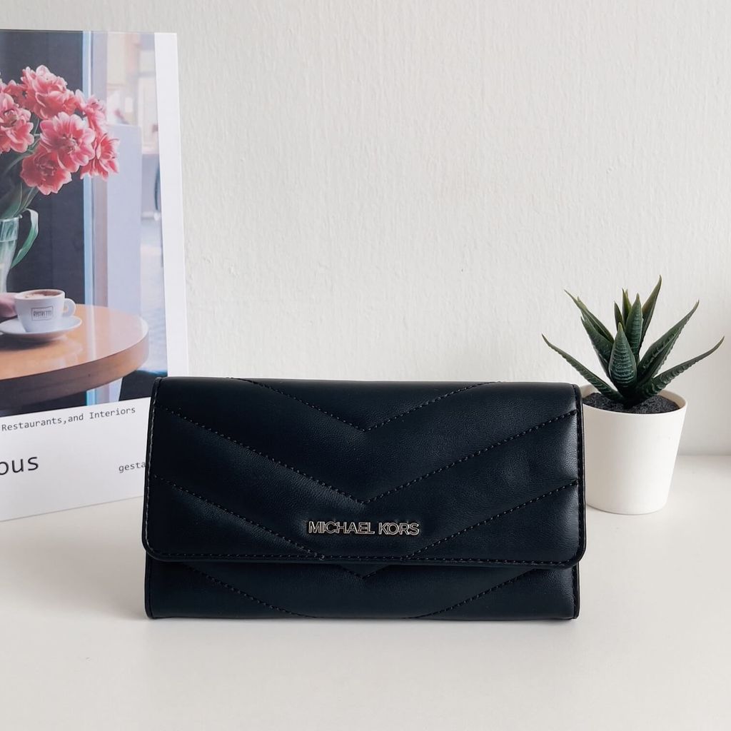 JuzBeauty_JuzBeautyMalaysia_JuzPretty_Authentic_Kbeauty_Malaysia_Skin_Care_Cosmetics_Jbeauty_Health_Care_korean_streetwear_US_Luxury_MICHAEL KORS 35R4STVF9V Jet Set Travel Soft Quilted Leather Large Trifold Wallet In Black 长钱包2