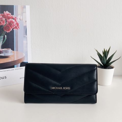 JuzBeauty_JuzBeautyMalaysia_JuzPretty_Authentic_Kbeauty_Malaysia_Skin_Care_Cosmetics_Jbeauty_Health_Care_korean_streetwear_US_Luxury_MICHAEL KORS 35R4STVF9V Jet Set Travel Soft Quilted Leather Large Trifold Wallet In Black 长钱包2