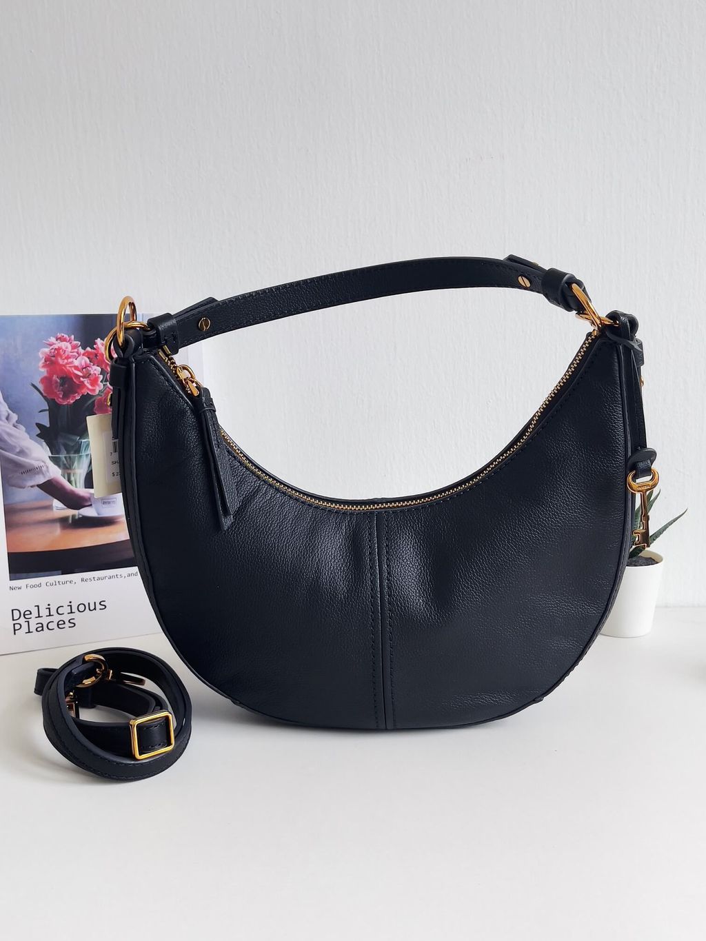 JuzBeauty_JuzBeautyMalaysia_JuzPretty_Authentic_Kbeauty_Malaysia_Skin_Care_Cosmetics_Jbeauty_Health_Care_korean_streetwear_US_Luxury_FOSSIL SHB3164001KH Shae Small Hobo In Black 腋下包4